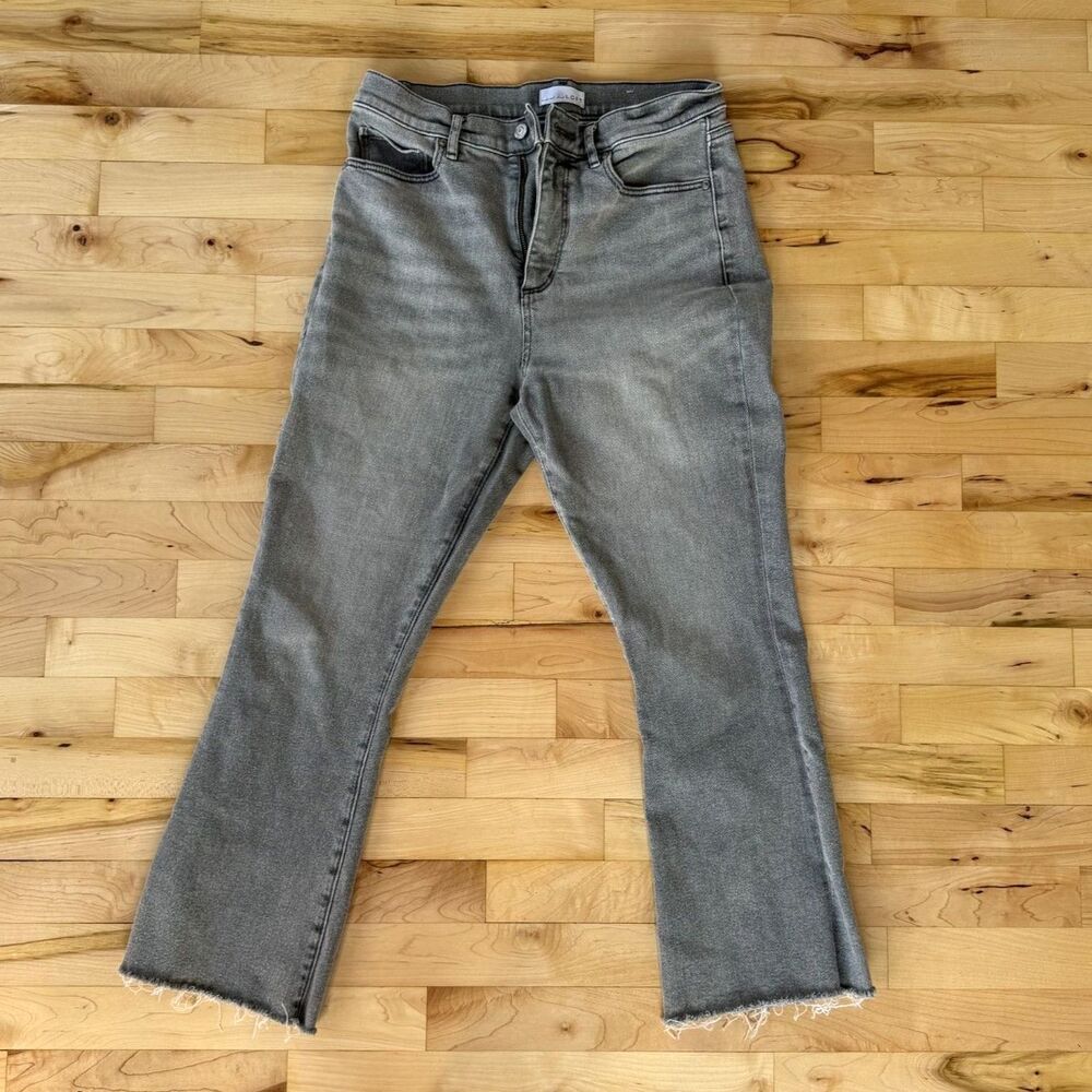 Model-Off-Duty Washed Gray Cropped Flare Jeans